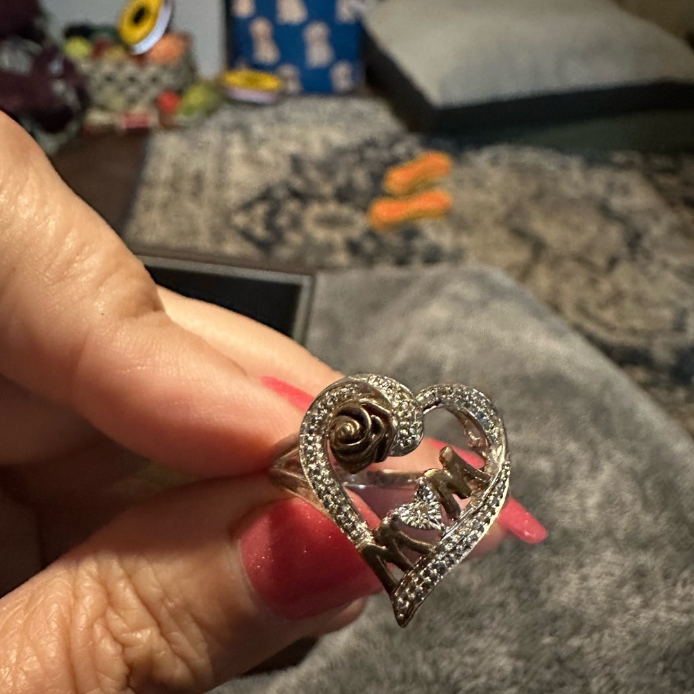 Heart-Shaped Silver 'Mom' Ring - Picture 2 of 2